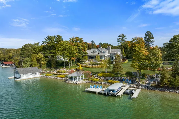Luxury Lakefront Estates – Premier Homes for Sale